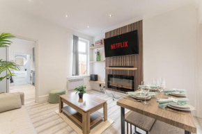 City Centre, Free Parking and Sleeps 8